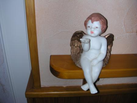 DE LA PART DE KARINE ET FRED UN ANGE POUR TOI QUI T'ENVOIE  PLEINS DE BISOUS 