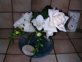 MON PETIT ANGE TU VOIS CATHY ET DEDE ONT PENSE A TON ANNIVERSAIRE TU AS UNE MARRAINE FORMIDABLE ET MOI UNE BELLE SOEUR EN OR. JE T'AIME  MON POUSSIN