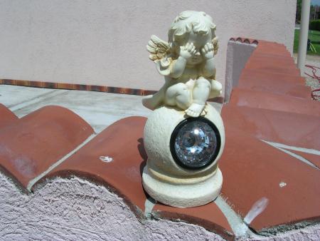  MON ANGE UN ANGE SOLAIRE SUPERBE DE LA PART DE MAMY IL EST PRES DE TON PETIT MONUMENT QUE DE GENTILLESSE, TA MAMAN QUI T'AIME 