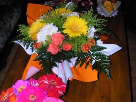 TON PAPA ET TA MAMAN QUI CHAQUE SEMAINE T' ACHETE DES FLEURS