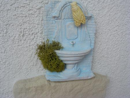 POUR TOI MON ANGE DE LA PART D'ALEXANDRA ET DAVID UNE SUPERBE FONTAINE AVEC UNE PETITE CIGALE ELLE EST DANS TA CHAMBRE MERCI BEAUCOUP