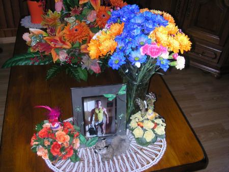  tu es fleuri en permanence mon poussin, dans le vase des fleurs de mamie et cathy, la composition du soleil c'est papa et moi nous t'aimons tant