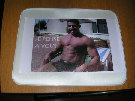 FRED un ami de Dominique � fait faire un tapis de souris ou notre St�phane est l� avec son merveilleux sourire merci de tout coeur