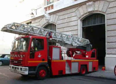 MON PETIT ANGE TOUTE TON ENFANCE DANS CETTE CASERNE OU TON PAPA ETAIT POMPIER DE PARIS