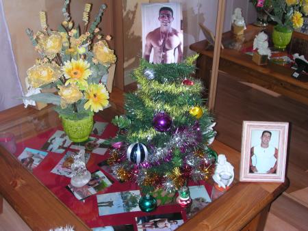 TON SAPIN FAIT PAR TON PAPA IL A DU TELLEMENT PLEURER EN LE FAISANT